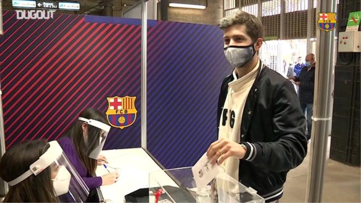 Barcelona Oyuncuları Camp Nou\'da Oy Kullandı