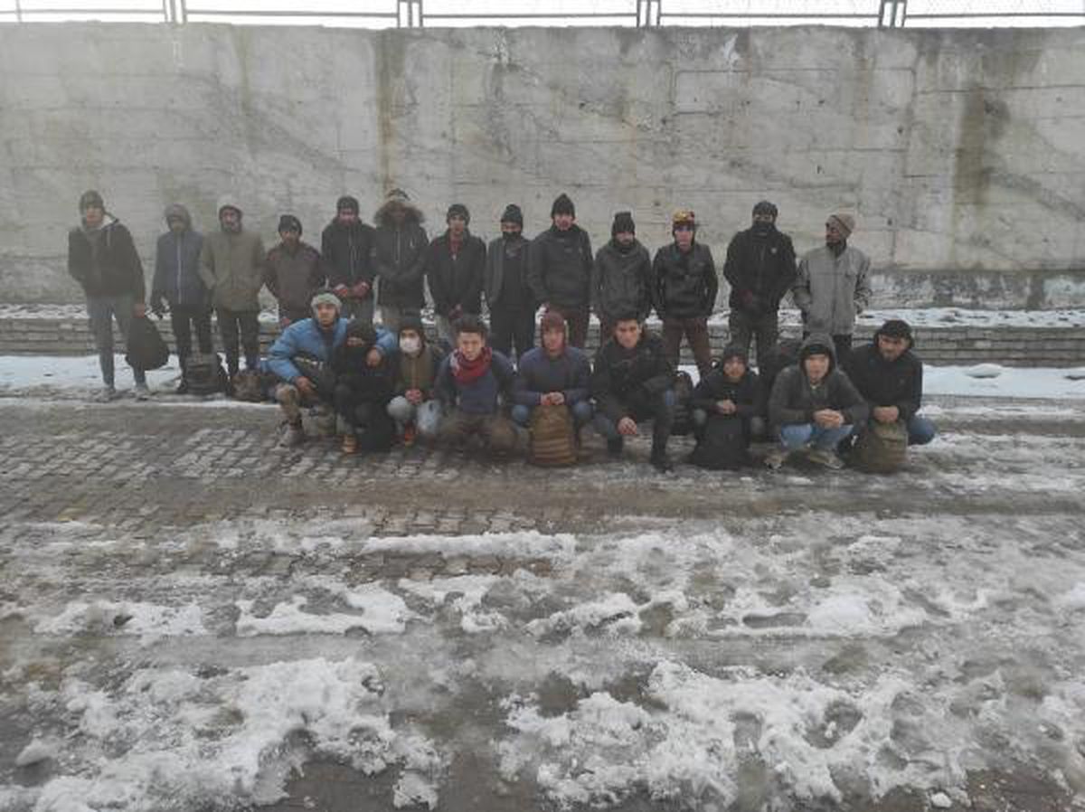 Başkale\'de 22 kaçak göçmen yakalandı