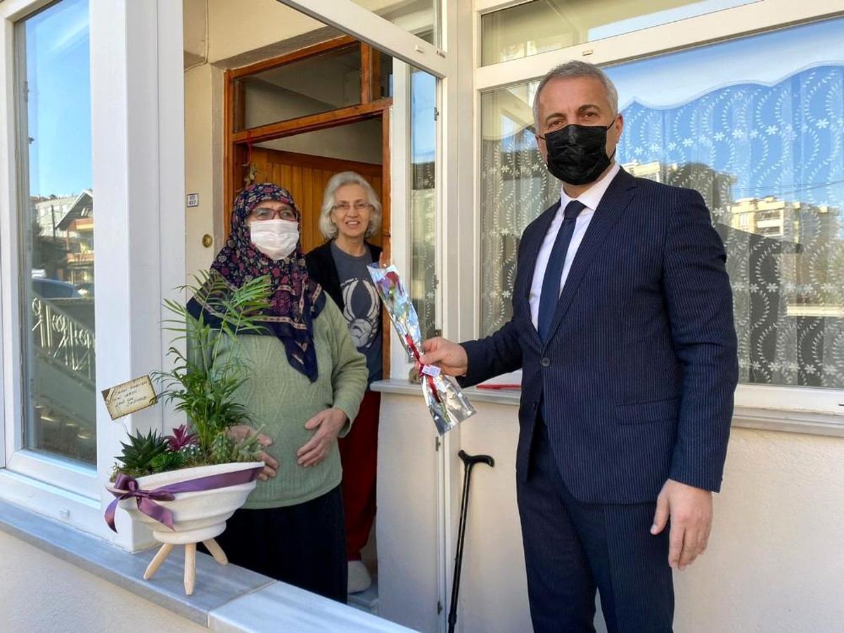 Başkan Babaoğlun\'dan kadınlar günü jesti