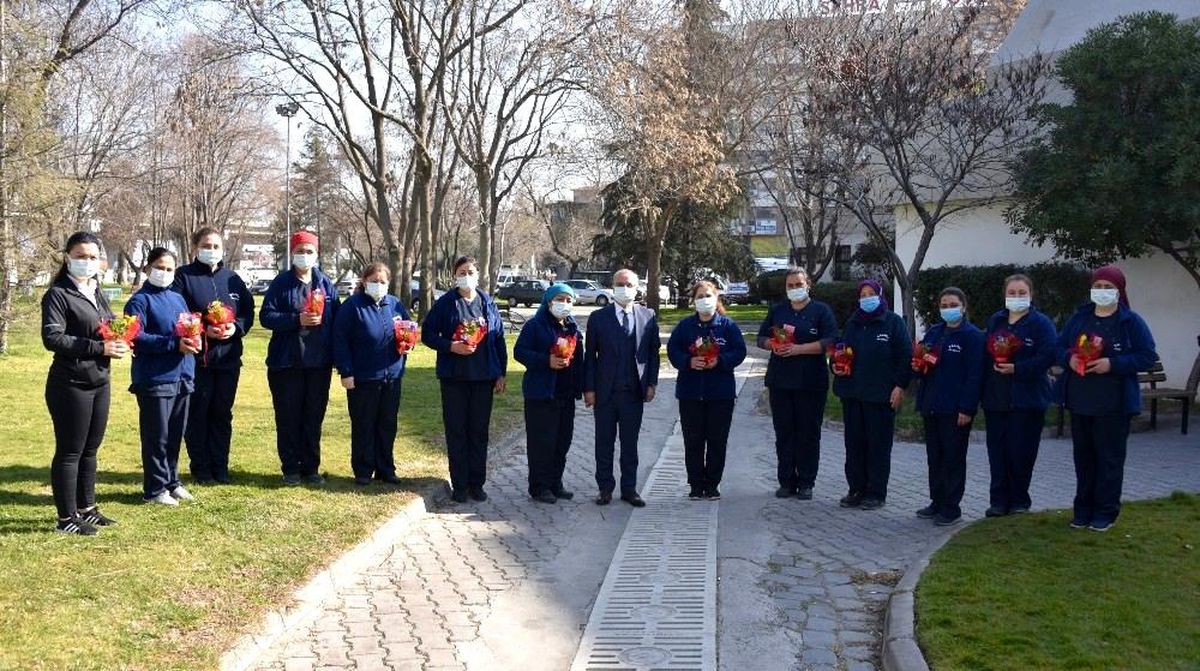 Başkan Kayda\'dan çiçekli kutlama