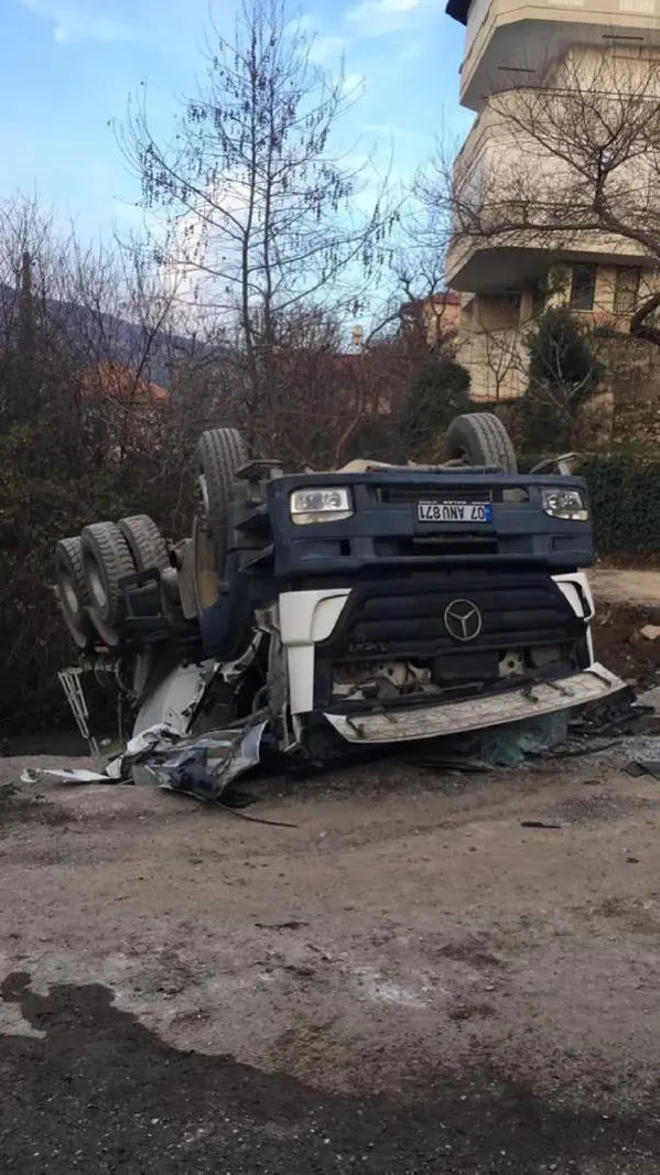 Beton mikseri 20 metreden uçtu, sürücü öldü