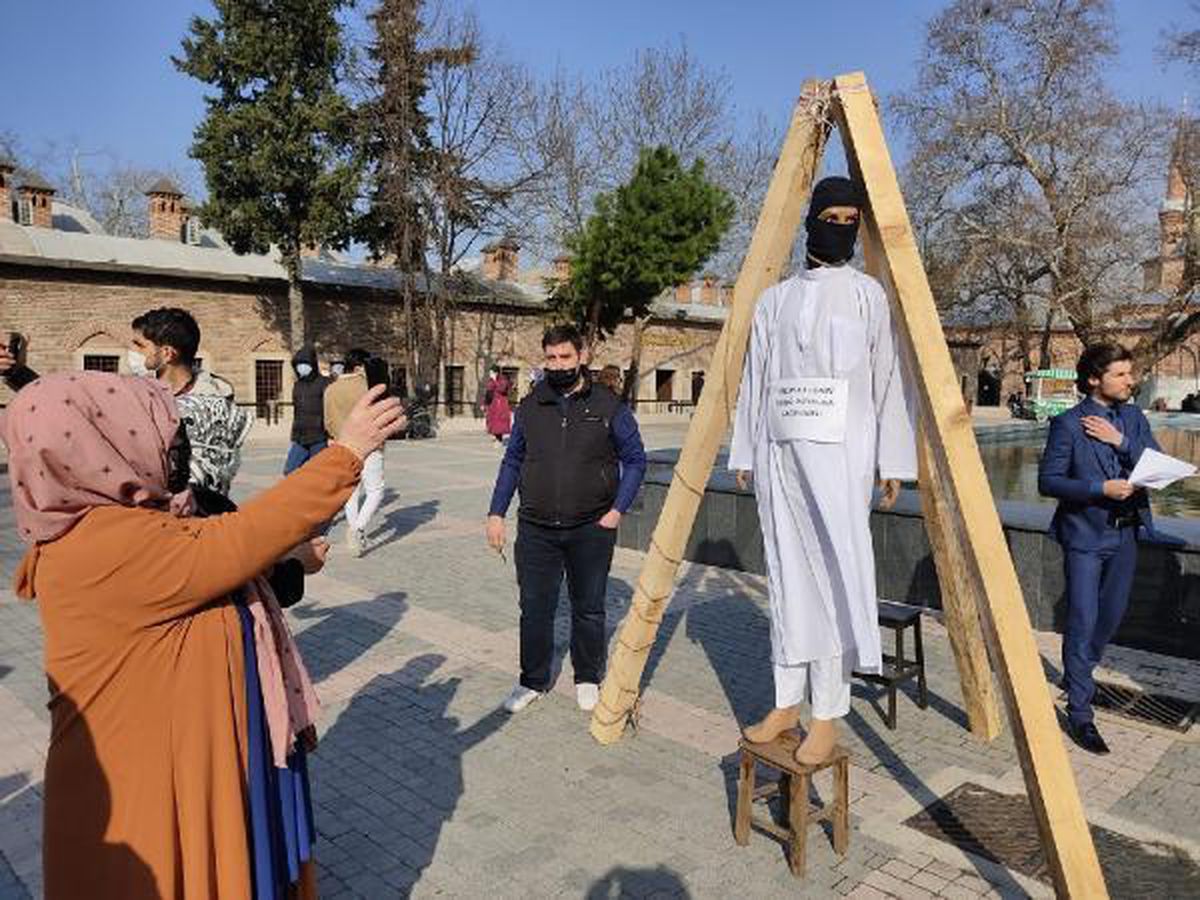 Bursa\'da kadına şiddete yönelik, temsili \'idam\' eylemi