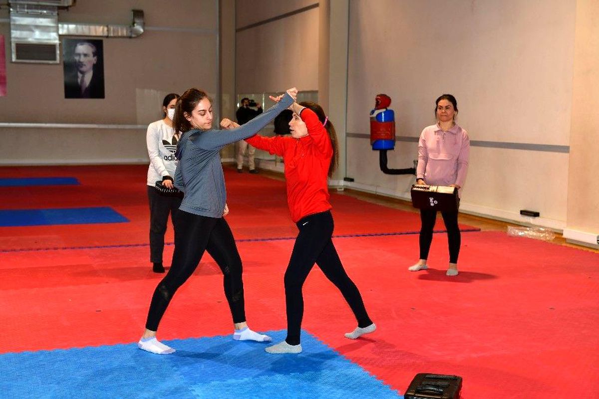 Çiğli Belediyesinden kadınlara savunma eğitimi