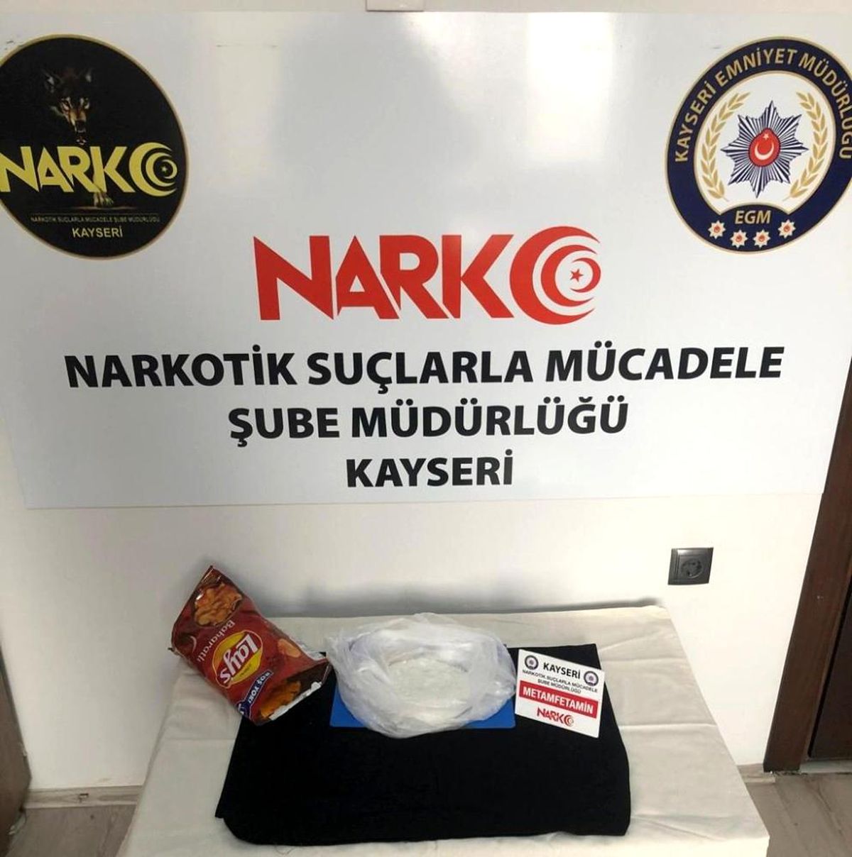 Cips paketinden uyuşturucu çıktı