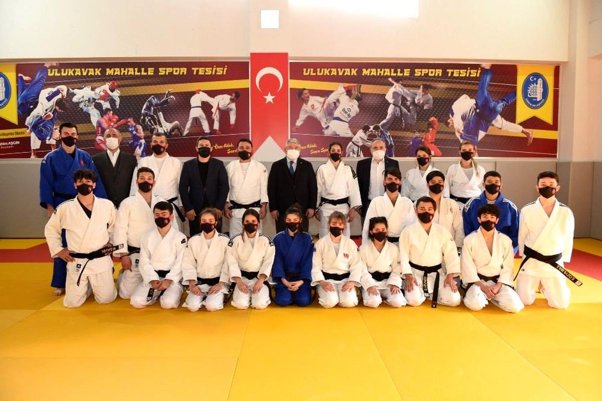 Çorum Belediye Başkanı Aşgın, judoculara dan kuşaklarını verdi