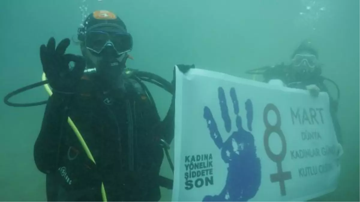 DALGIÇ KADINLARIN SU ALTINDAKİ KUTLAMASI BÖYLE GÖRÜNTÜLENDİ