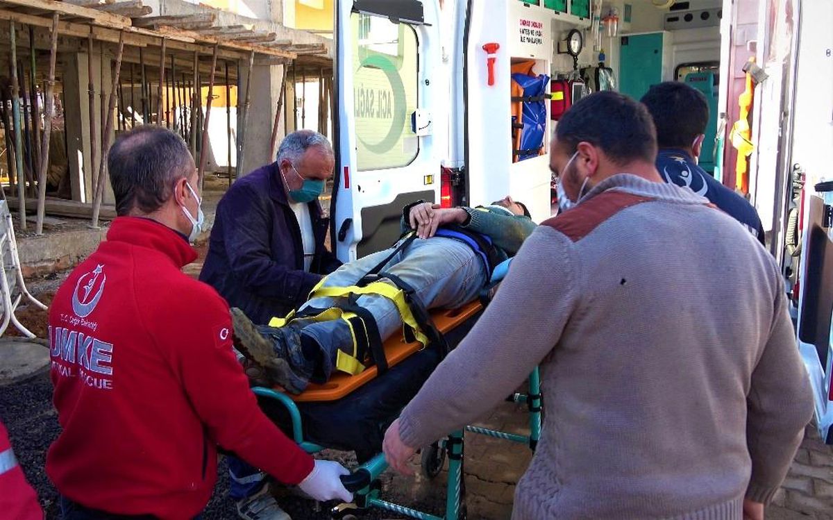 Dengesini kaybedip 3 metre yükseklikten aşağıya düştü