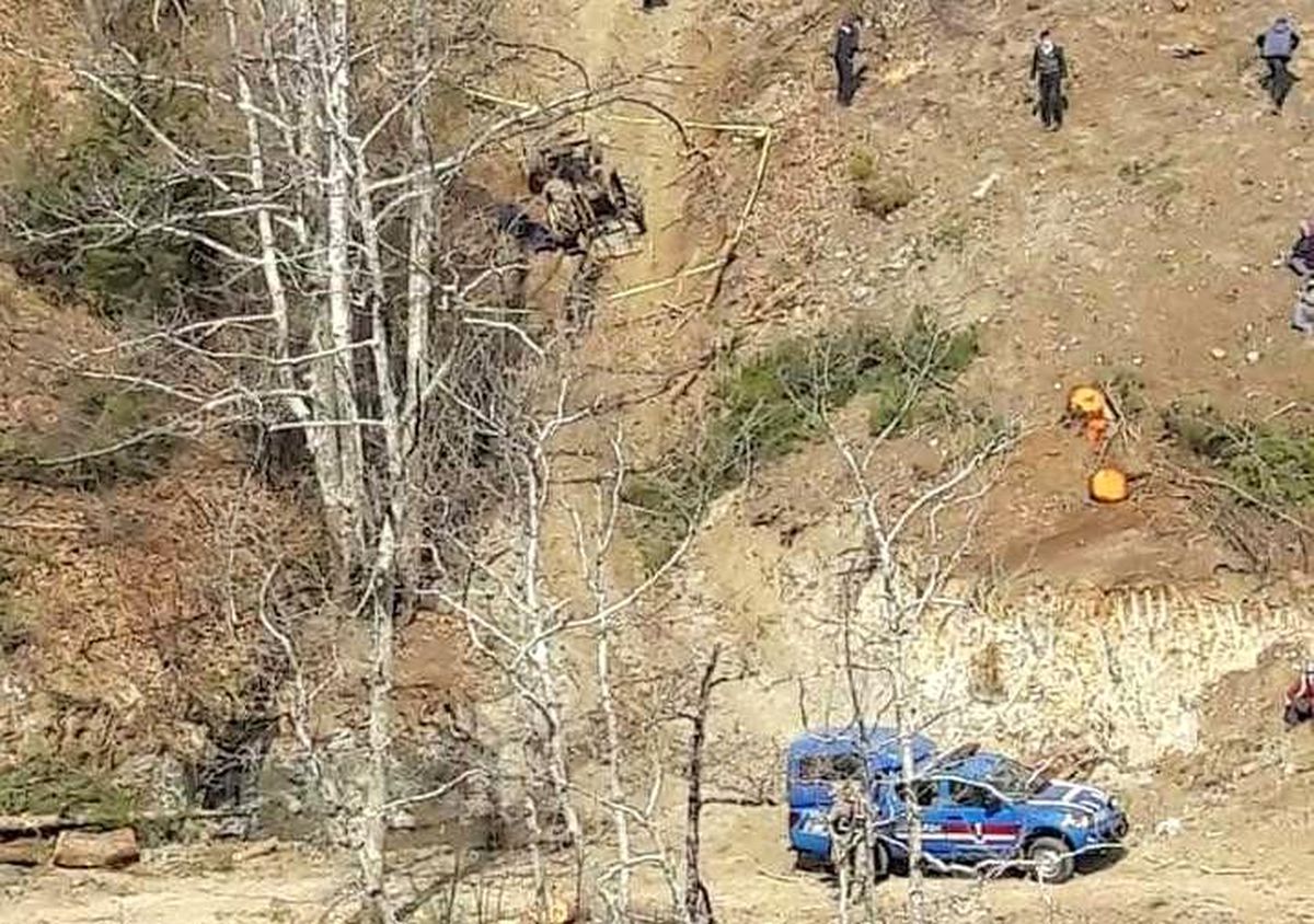 Son dakika 3. sayfa: Devrilen traktörün altında kalan sürücü hayatını kaybetti