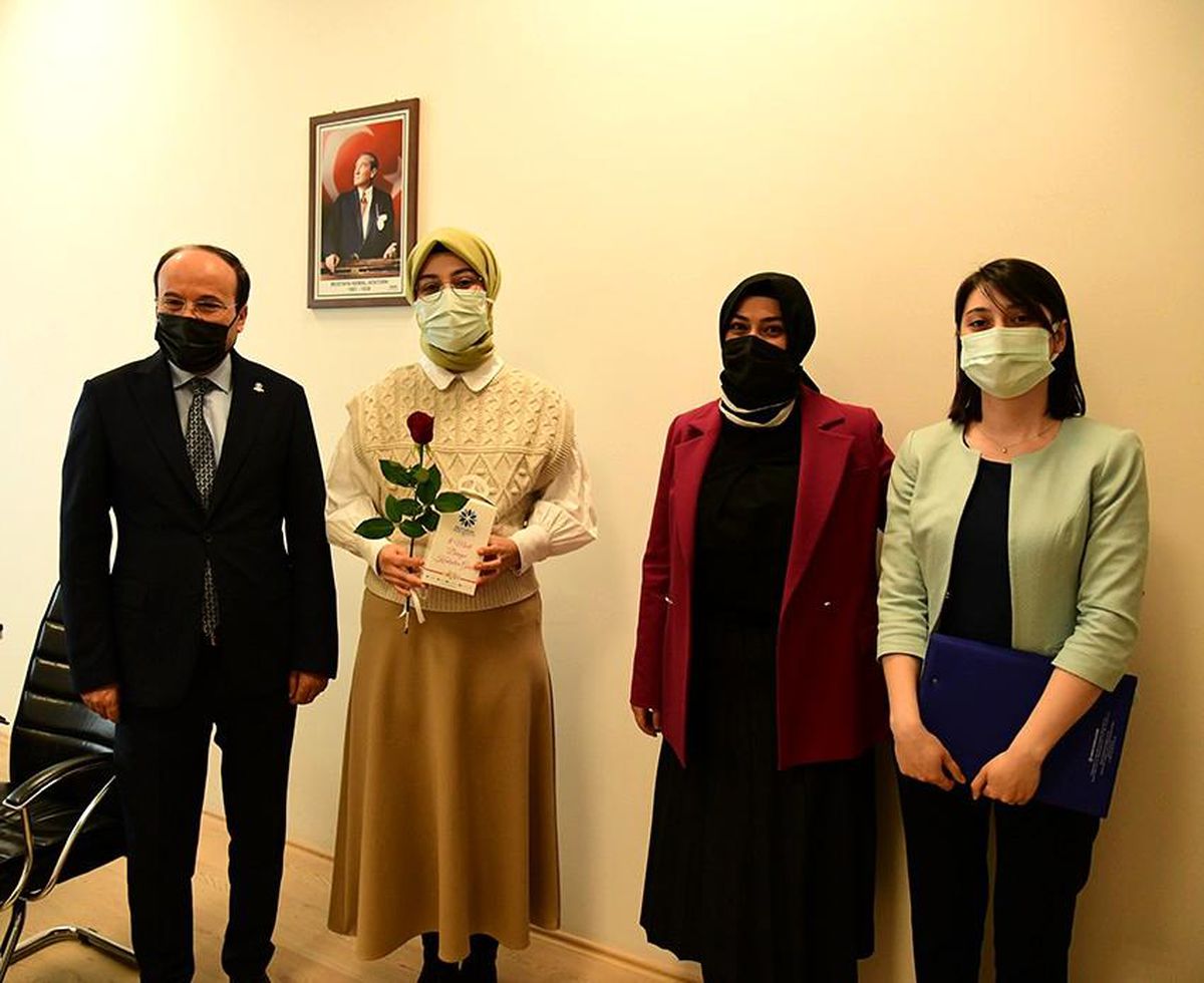 ETÜ kadın çalışanlarını unutmadı