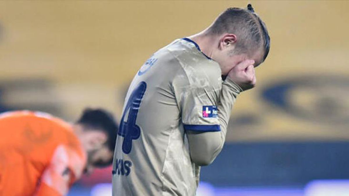 Fenerbahçe'nin yıldız oyuncusu Dimitrios Pelkas, Konyaspor maçında sakatlanarak hastaneye kaldırıldı