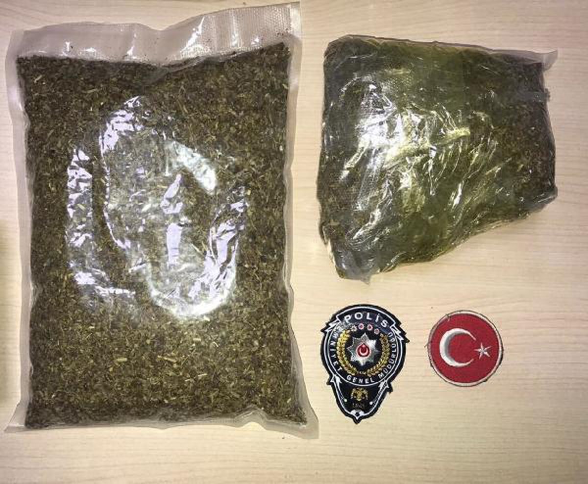 Hamile olduğu ileri sürülen kadının karnından yaklaşık 1 kilo bonzai çıktı