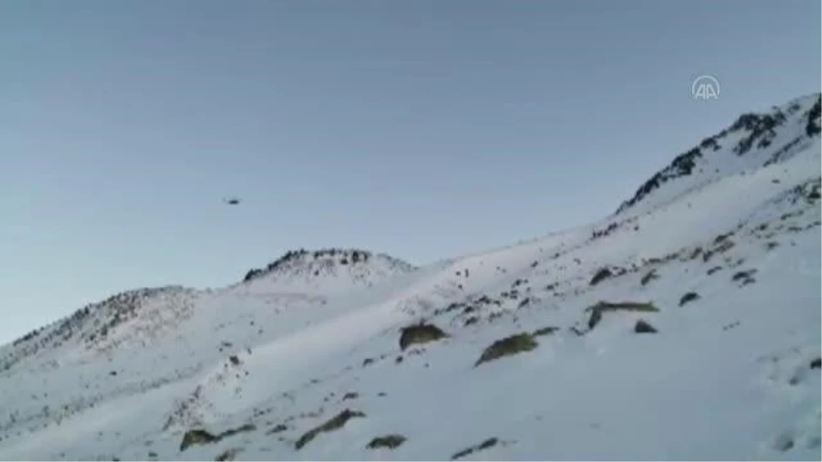Hasan Dağı\'nda askeri helikopterle kurtarılan dağcıların kadın cinayetlerine dikkat çekmek için tırmandıkları belirtildi