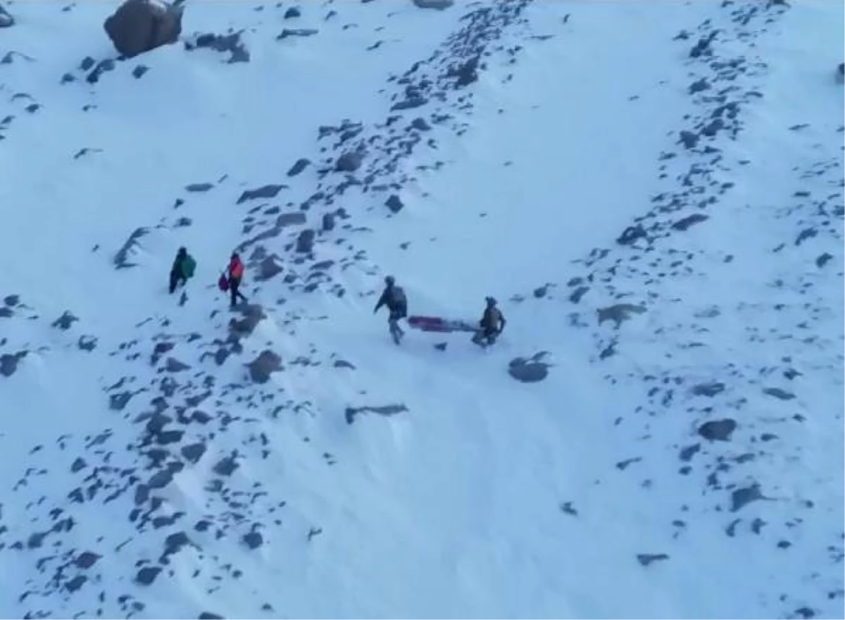 Hasan Dağı\'nda mahsur kalan 2 dağcı kurtarıldı
