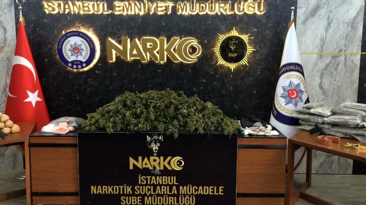 Son Dakika | İstanbul\'da uyuşturucu satıcılarına operasyon: 3 gözaltı