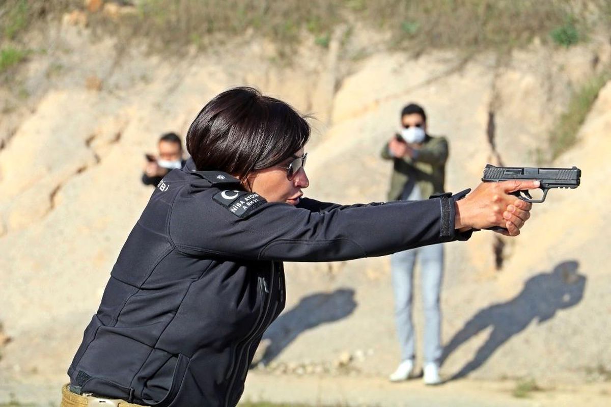 Son dakika haber... Kadın polislerin mermilerin gölgesindeki nefes kesen eğitimi
