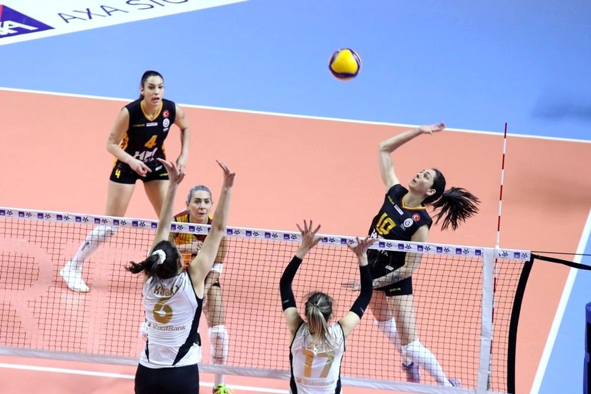 Kadınlar AXA Kupa Voley\'de ilk finalist VakıfBank oldu