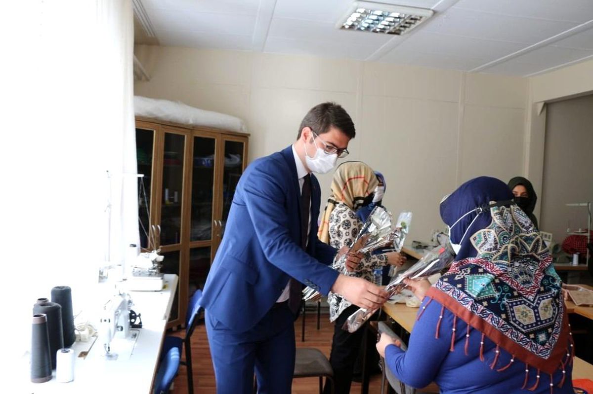 Kaymakam Demirer, kadın çalışanlar ile kursiyerlerin gününü kutladı