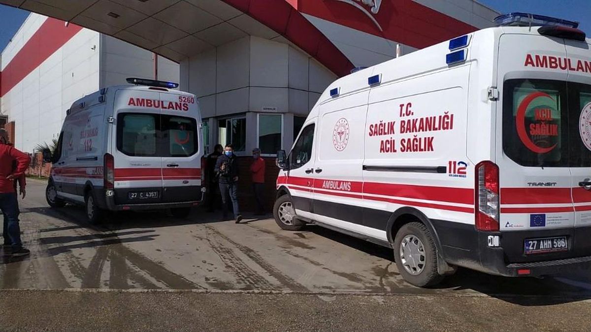 Kuruyemiş fabrikasında korkutan yangın: 12 kişi dumandan etkilendi