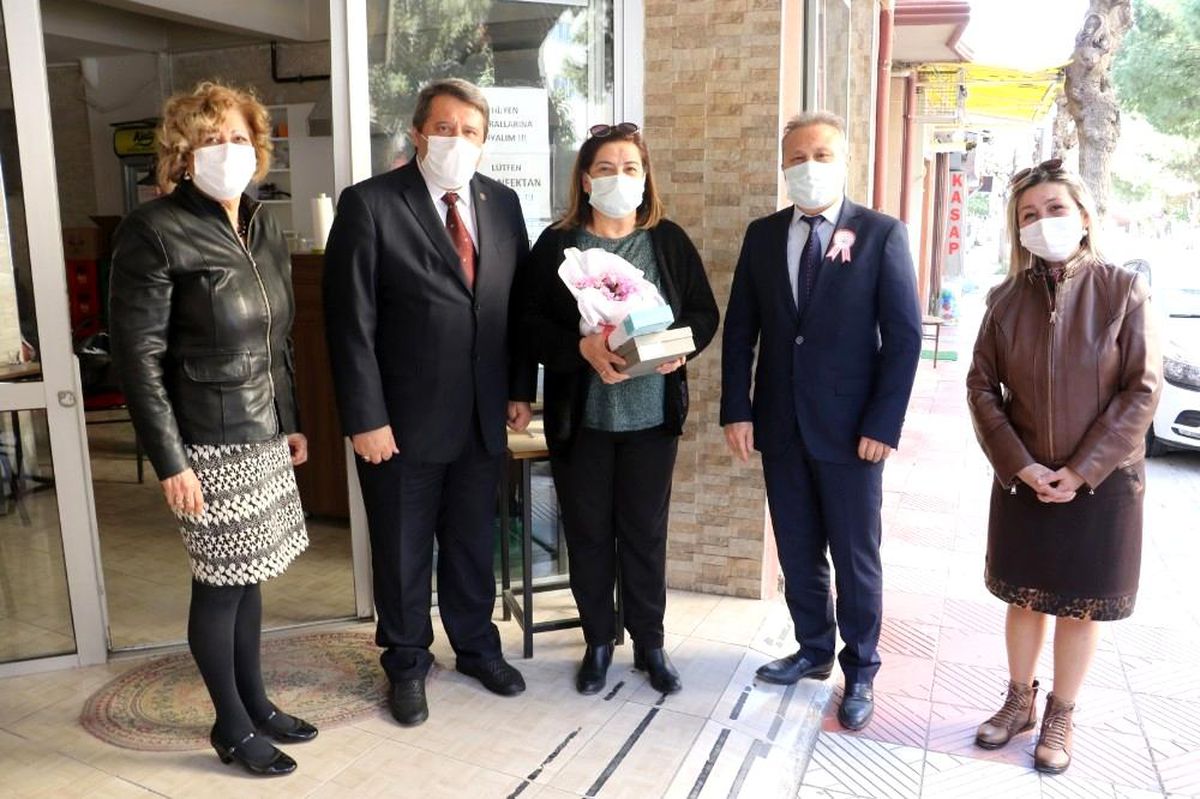 Manisa\'da kadın muhtarların Kadınlar Günü kutlandı