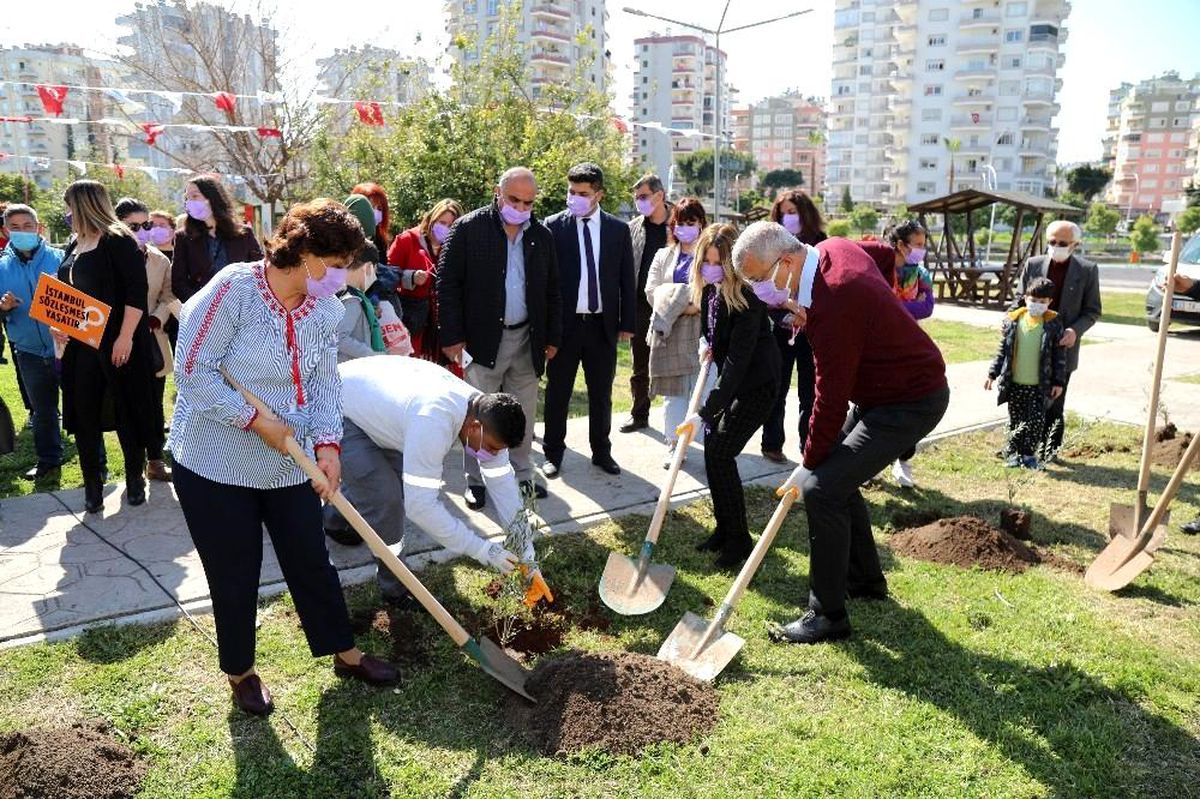 Mezitli\'de kürsü kadınların