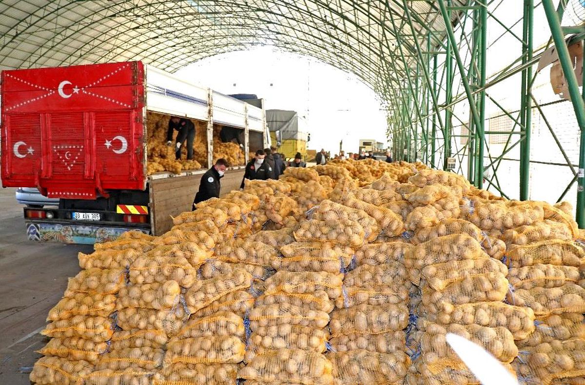 Mudanya Belediyesi ihtiyaç sahiplerine patates dağıtımına başladı