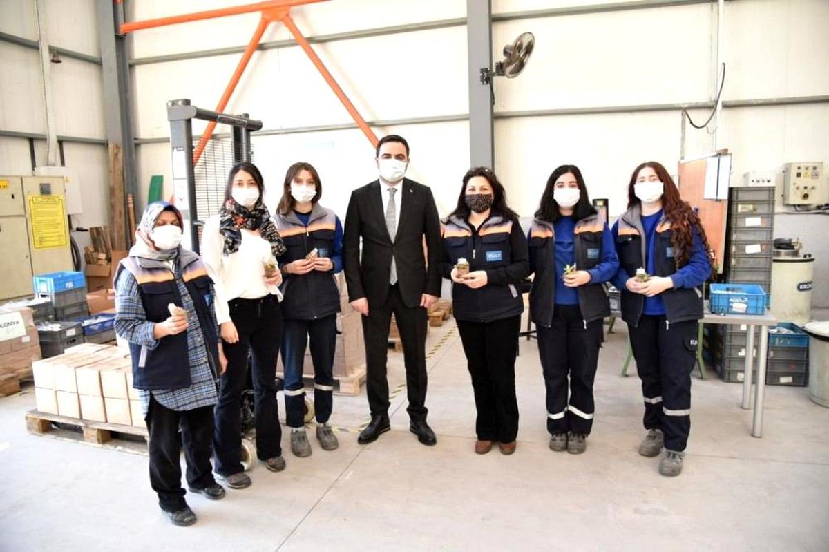 Özlü, ilçedeki emekçi kadınlarla bir araya geldi