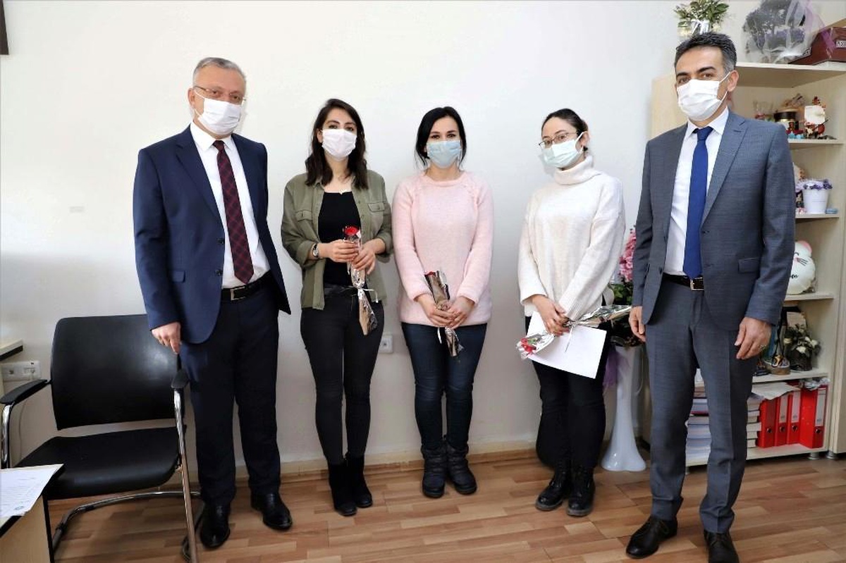 Rektör Levent, Sağlık Bilimleri Fakültesindeki kadınların "8 Mart Dünya Kadınlar Günü"nü kutladı