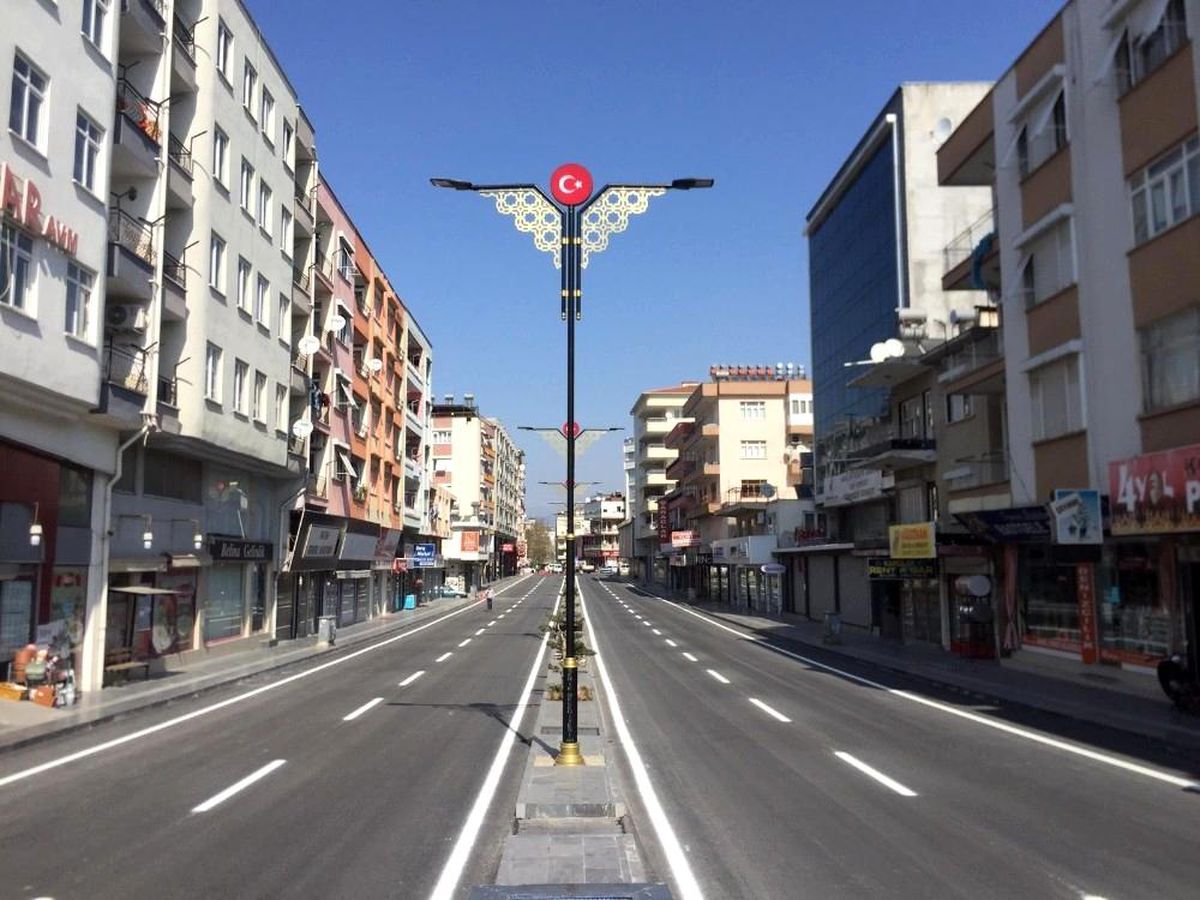 Serik\'te Prof. Dr. Yaşar Uçar Caddesi çift yönlü ulaşıma açıldı