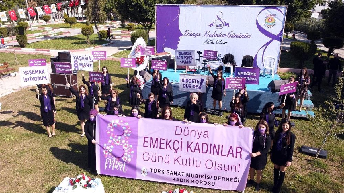 Tarsus Belediyesi \'Kadınlar Günü\'nü kutladı