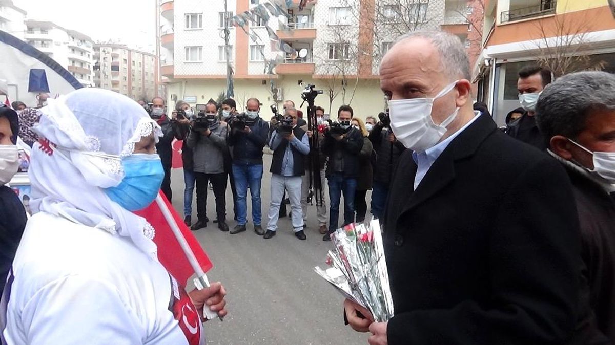 Türk-İş Genel Başkanı Atalay\'dan evlat nöbetindeki ailelere ziyaret