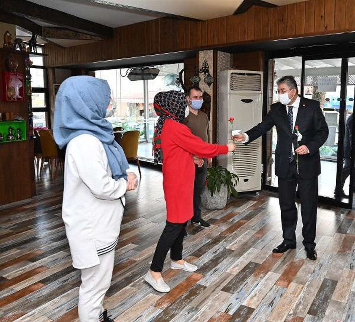 Vali Yılmaz: Koronavirüsü ilimizden söküp atmak istiyoruz