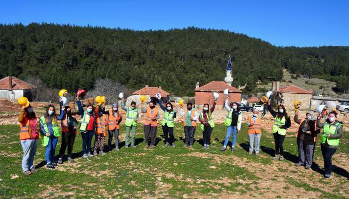 YK Enerji\'den kadın çalışanlarına teşekkür plaketi