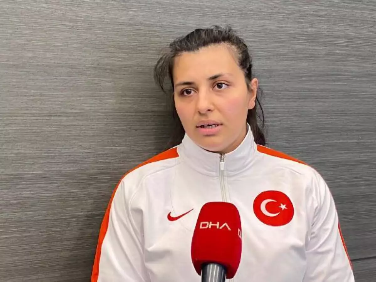 Ailesinden gizli başladığı atletizmde madalyadan madalyaya koşuyor