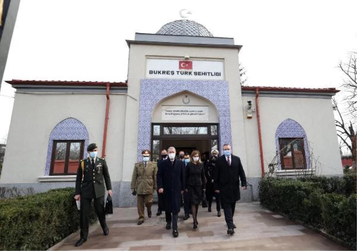 Son dakika haber... Milli Savunma Bakanı Akar, Bükreş Türk Şehitliği\'ni ziyaret etti