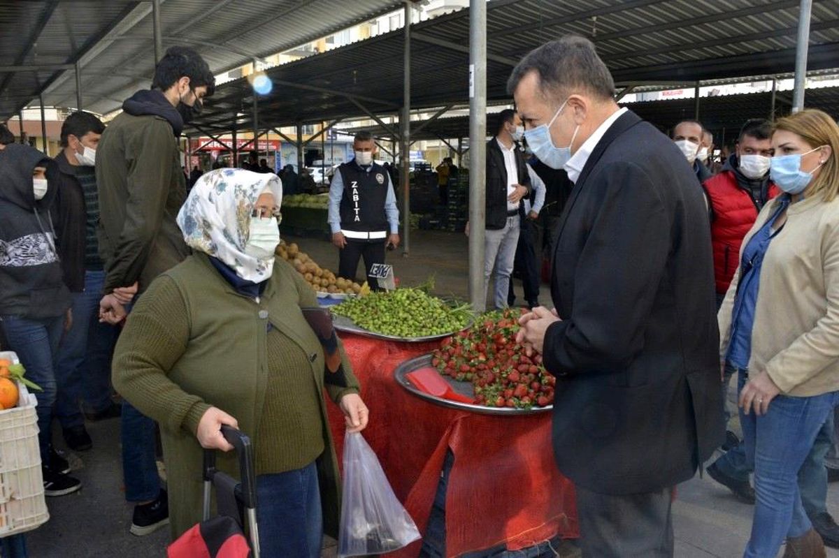 Başkan Özyiğit, mahallelerde vatandaşların taleplerini dinliyor