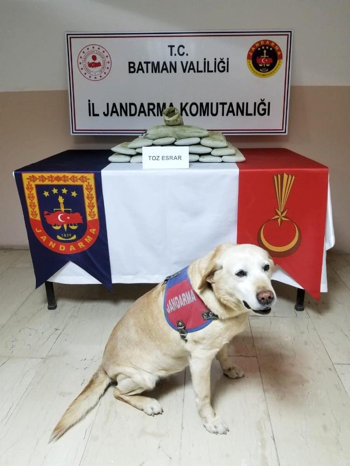 Batman\'da kullanıma hazır 8 kilo 600 gram toz esrar yakalandı