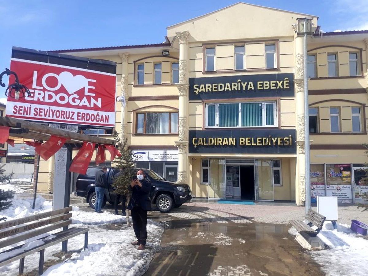 Çaldıran\'da \'Love Erdoğan\' pankartı