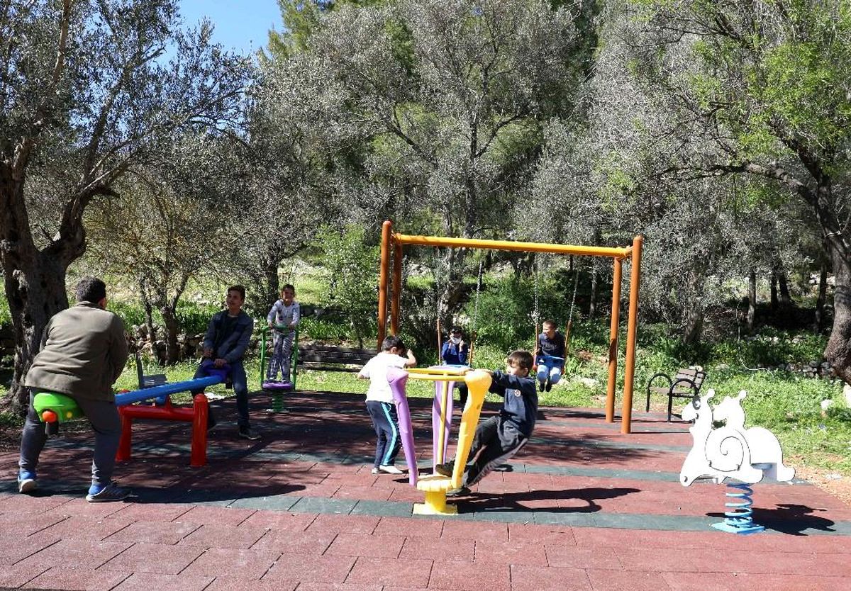 Çocuklar oyun parkına kavuşmanın mutluluğunu yaşadı
