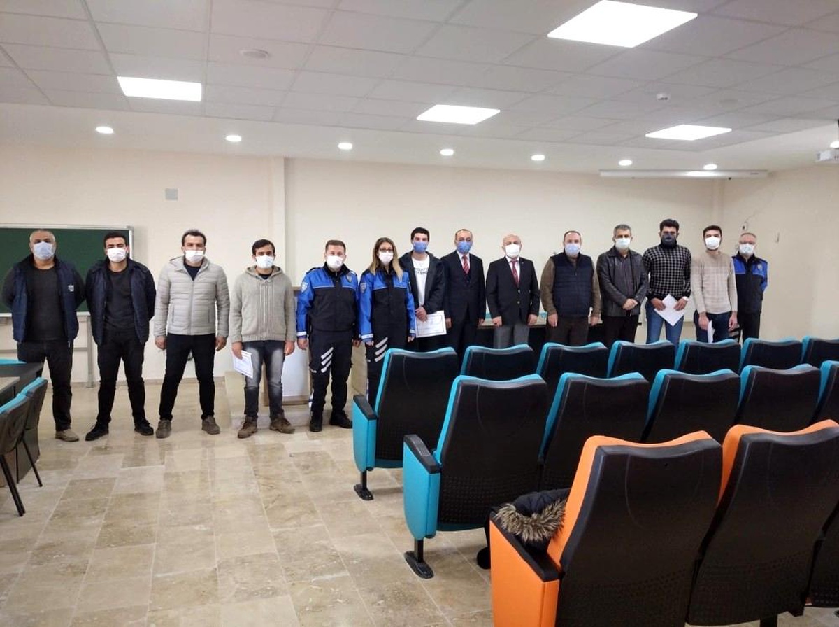 Emniyetin yürüttüğü \'Geleceğe Umut Ol\' Projesinde 20 kişi sertifika aldı