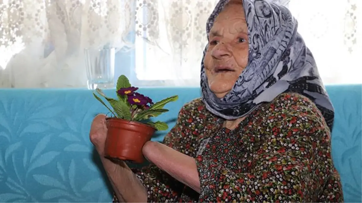 Evliliklerinin 8\'inci ayında kocası tarafından elleri kesilen Ayşe nine, 72 yıldır yaşam mücadelesi veriyor