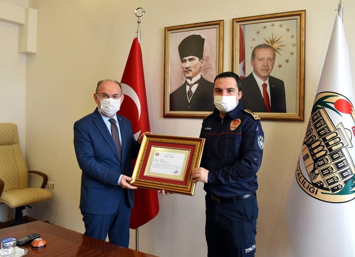 Son dakika haberleri | İzmir depreminde görev alan itfaiye personeline başarı belgesi verildi