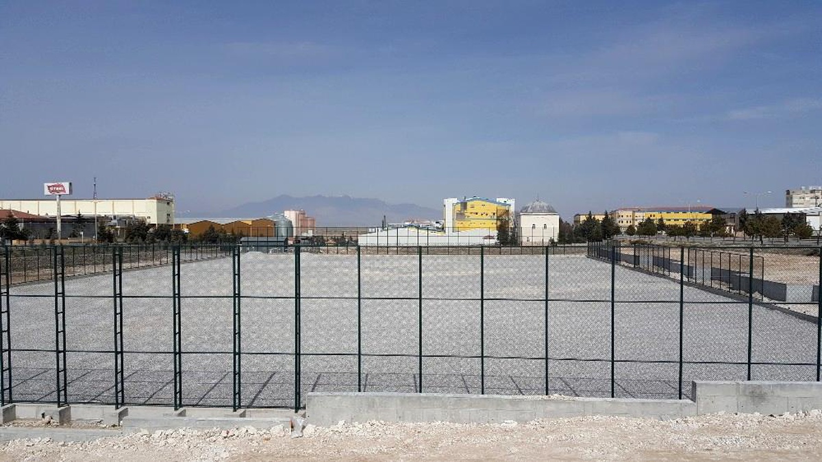 Sentetik Futbol Sahası\'nda çalışmaları devam ediyor.