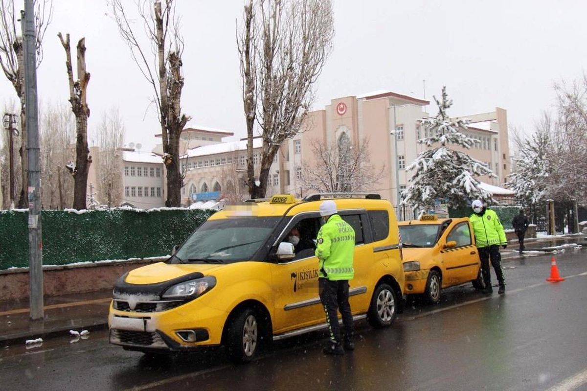Kars\'ta yolcu taşımacılığı yapan araçlar denetlendi