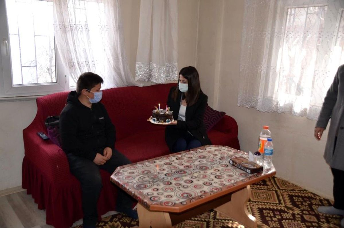 Kaymakam hanımdan doğum günü sürprizi