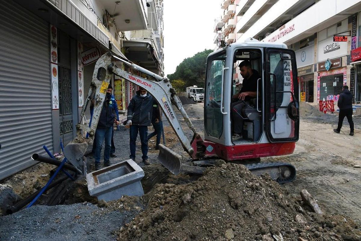 Kuşadası\'nda caddelerdeki yenileme çalışmalarının kapsamı genişledi