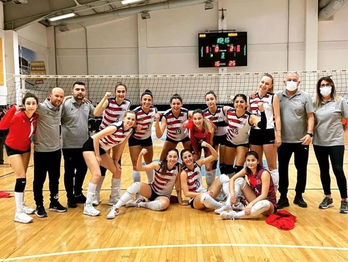 Mersin Büyükşehir Belediyesi GSK Kadın Voleybol Takımı, Play-Off\'a hazırlanıyor