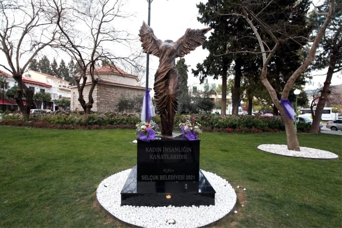 Son dakika haberleri: Selçuk\'ta "Kadın İnsanlığın Kanatlarıdır" heykeli ziyarete açıldı