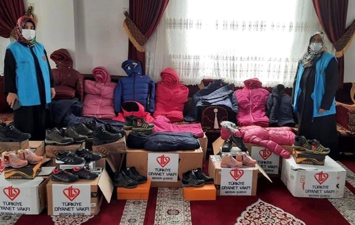 TDV, yetim ve ihtiyaç sahibi çocuklara yaklaşık 40 bin bot ve mont hediye etti