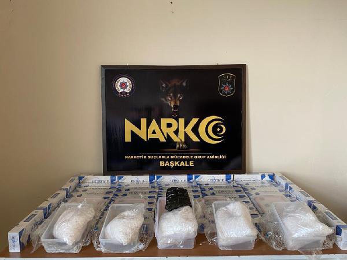 Son dakika: Van\'da, uyuşturucu ve kaçak sigaralarla yakalanan 2 kişiye gözaltı