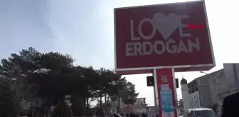 Son dakika haberi | VAN Erciş'te led ekranlara 'Love Erdoğan' görseli yansıtıldı